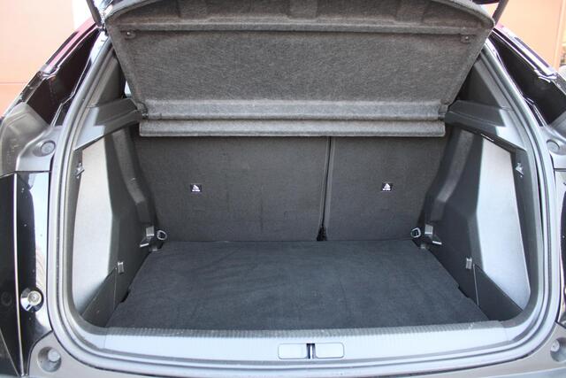 Peugeot 2008 1.2 130PK AUTOMAAT GT | NAVIGATIE | ELEKTRISCHE STOELVERSTELLING | MASSAGE STOEL | STOEL VERWARMING | CAMERA VOOR / ACHTER | DRAADLOOS APPLE-CARPLAY / ANDROID-AUTO | DRAADLOOS LADEN | KEYLESS ENTRY / START | DODEHOEK DETECTIE | ADAPTIVE CRUISE CONTROL | A