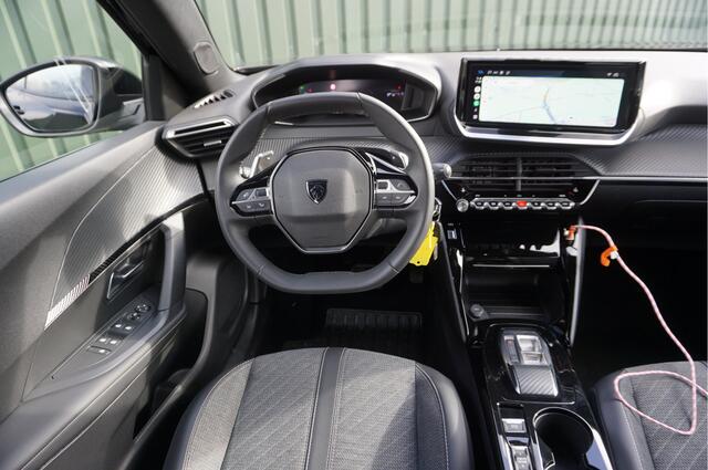 Peugeot 2008 1.2 PureTech 130pk Allure Automaat + Carplay/ Cruise/ Airco/ Nieuwstaat/ Garantie!