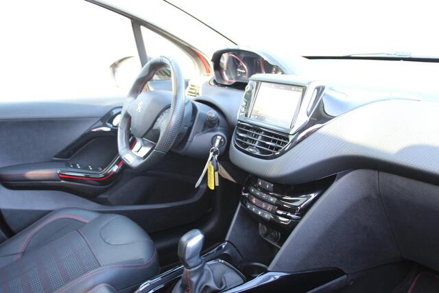 Peugeot 2008 1.2 PureTech GT-line Navigatie / Camera / Trekhaak
