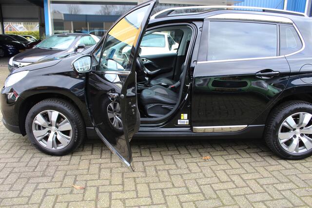 Peugeot 2008 1.2i "Allure" Navi - Cruise - Panoramadak !!! 110 Pk
