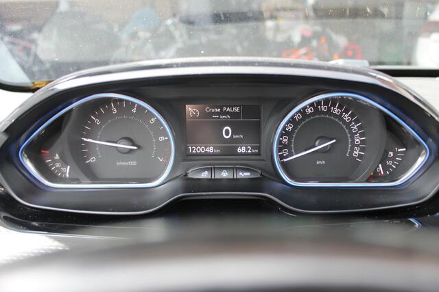 Peugeot 2008 1.2i "Allure" Navi - Cruise - Panoramadak !!! 110 Pk