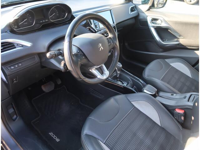 Peugeot 2008 1.2 Benzine Allure EAT6 AUTOMAAT 110 Pk * Automaat * Navigatie * Panoramadak * Trekhaak * 1/2 Leder interieur * Automatisch en- en uitparkeersysteem * Vingerhoets; Vierde Generatie Eersteklas Service ! al meer dan 100 jaar......
