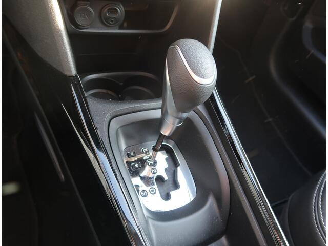 Peugeot 2008 1.2 Benzine Allure EAT6 AUTOMAAT 110 Pk * Automaat * Navigatie * Panoramadak * Trekhaak * 1/2 Leder interieur * Automatisch en- en uitparkeersysteem * Vingerhoets; Vierde Generatie Eersteklas Service ! al meer dan 100 jaar......