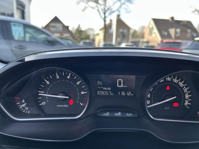 Peugeot 2008 1.2 Turbo 110PK Active | Trekhaak 1250 KG | Navigatie | Cruise control | Climate Control | Hoge zit | Parkeersensoren | Mistlampen | Lichtmetalen Velgen | All Season Banden |