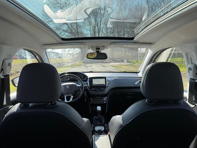 Peugeot 2008 1.2 Turbo ALLURE -Climate-Cruise Control
