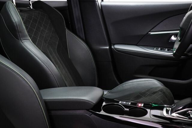 Peugeot 2008 1.2 PureTech GT Pack | PANORAMADAK | STOELVERWARMING | DAB | APPLE | CAMERA
