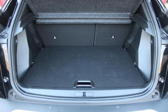 Peugeot 2008 1.2 100PK ALLURE | DRAADLOZE APPLE CARPLAY/ANDROID AUTO | ACHTERUITRIJ CAMERA | PARKEERSENSOREN VOOR EN ACHTER | NAVIGATIE | CLIMATE CONTROL | LICHTMETALEN VELGEN 17" | LED KOPLAMPEN |
