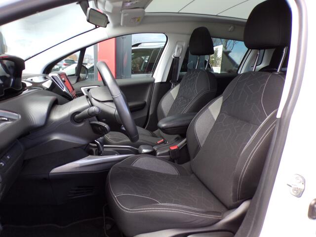 Peugeot 2008 1.2 PureTech Blue Lion Panorama Parelmoer Trekhaak NAP!