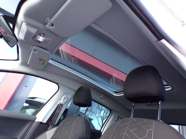 Peugeot 2008 1.2 PureTech Blue Lion Panorama Parelmoer Trekhaak NAP!