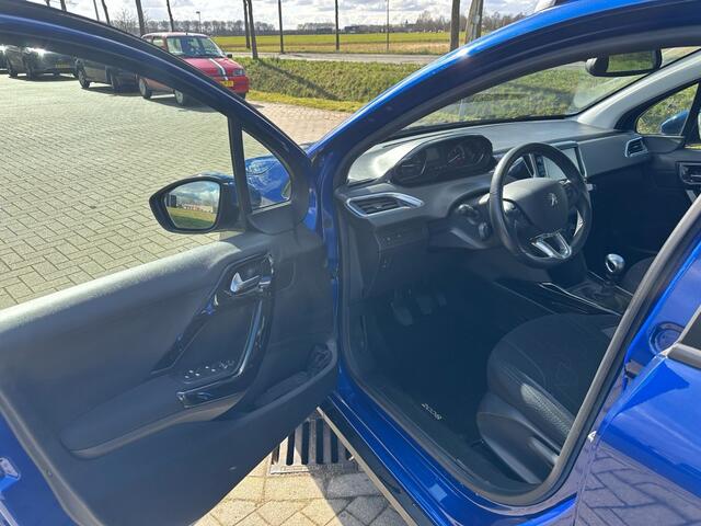 Peugeot 2008 1.2 PureT. Signature