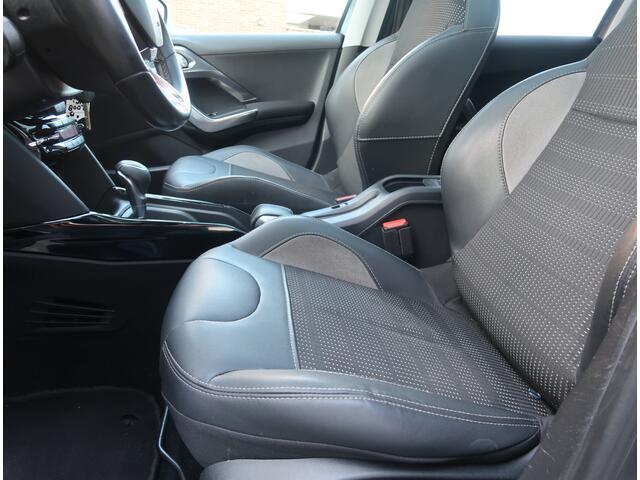 Peugeot 2008 110 Pk Benzine * AUTOMAAT * Hele mooie luxe * Allure * Panoramadak * Navigatie * Automatisch in- en uitparkeersysteem * L.M. Velgen * 1/2 Lederen Interieur * Vingerhoets; Vierde Generatie Eersteklas Service !