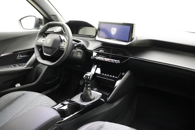 Peugeot 2008 1.2 PureTech 100 Allure | NIEUW | Uit voorraad leverbaar! | Navigatie | Camera | Full LED | 17'' LM Velgen | Draadloze telefoonlader