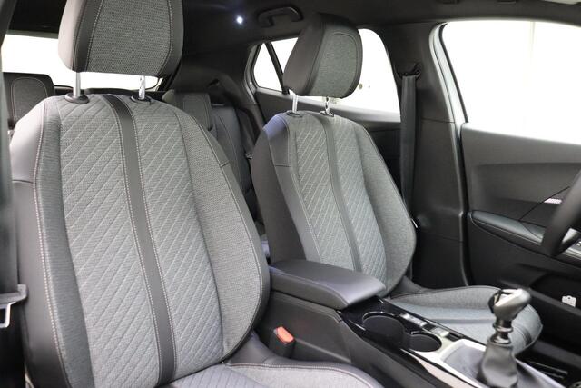 Peugeot 2008 1.2 PureTech 100 Allure | NIEUW | Uit voorraad leverbaar! | Navigatie | Camera | Full LED | 17'' LM Velgen | Draadloze telefoonlader