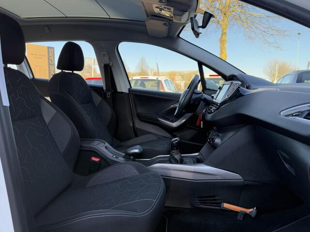 Peugeot 2008 1.2 PureTech Blue Lion Pano,Navi,Trekhaak,110pk,Airco,Cruise,Pdc,Lmv,Apk tot 08-2025