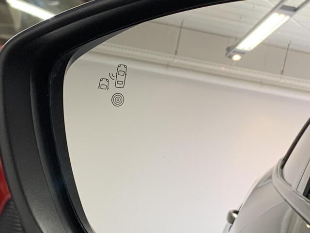 Peugeot 2008 1.2 PureTech 130 GT Automaat | Elektrisch verstelbare massagestoel | Stoelverwarming | Navigatie | 360° camera | Adaptieve cruise control