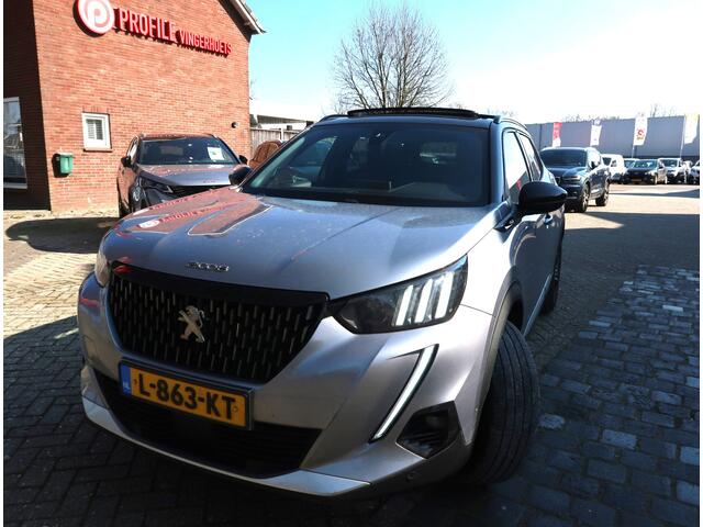 Peugeot 2008 130 Pk Benzine Superluxe * GT * Automaat * Open Schuif Kanteldak * Navigatie * ook Apple Car Play en Android Auto * 1/2 Lederen Interieur * Stoelverwarming * GT * Keyless Entree & Start Button * Dodehoekbewaking * Vingerhoets; Vierde Generatie Eersteklas 