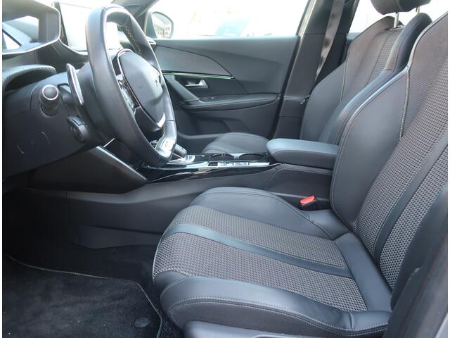 Peugeot 2008 130 Pk Benzine Superluxe * GT * Automaat * Open Schuif Kanteldak * Navigatie * ook Apple Car Play en Android Auto * 1/2 Lederen Interieur * Stoelverwarming * GT * Keyless Entree & Start Button * Dodehoekbewaking * Vingerhoets; Vierde Generatie Eersteklas 