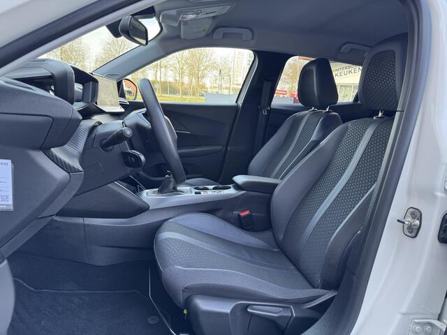 Peugeot 2008 1.2 PureTech Allure Pack Connect | Trekhaak Afneembaar| Navigatie | Camera | Apple Carplay/Android Auto | LED Koplampen | Rijklaarprijs!