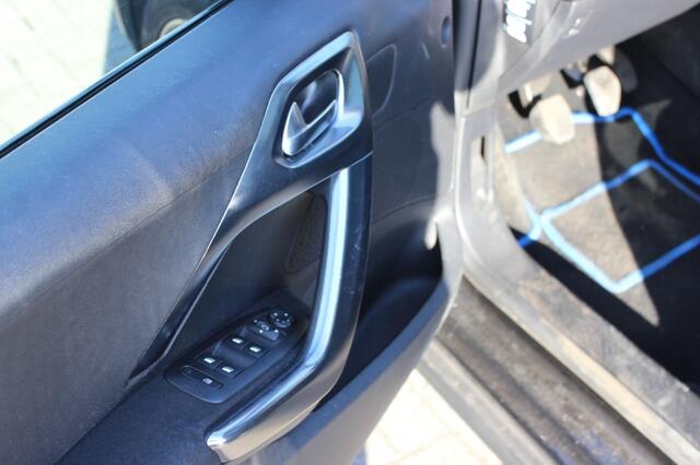 Peugeot 2008 1.2 PT BL EXECUTIVE, PANO,PDC,OHB