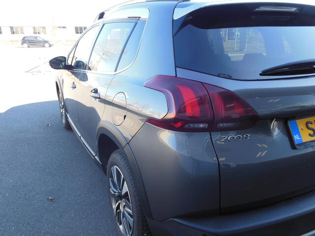 Peugeot 2008 1.2 PureTech Allure staat in Hoogeveen