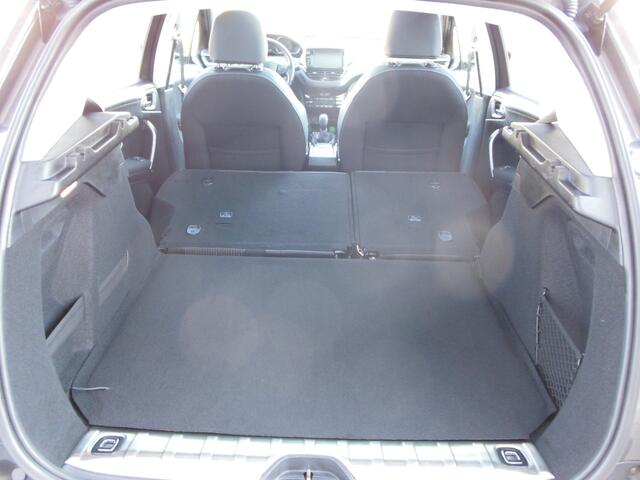 Peugeot 2008 1.2 PureTech Allure staat in Hoogeveen