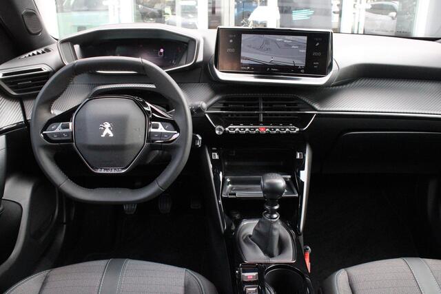 Peugeot 2008 1.2 100PK ALLURE PACK | TREKHAAK | NAVIGATIE | APPLE CARPLAY/ANDROID AUTO | 3-D INSTRUMENTENPANEEL | ACHTERUITRIJ CAMERA | CRUISE CONTROL | LED KOPLAMPEN | CLIMATE CONTROL | 17" LICHTMETALEN VELGEN | DAB+ RADIO |