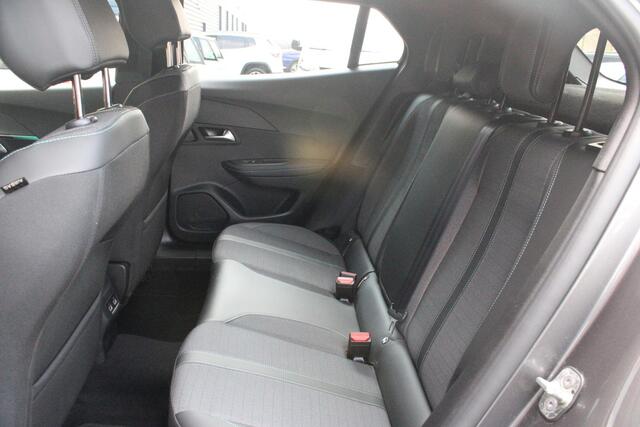 Peugeot 2008 1.2 100PK ALLURE PACK | TREKHAAK | NAVIGATIE | APPLE CARPLAY/ANDROID AUTO | 3-D INSTRUMENTENPANEEL | ACHTERUITRIJ CAMERA | CRUISE CONTROL | LED KOPLAMPEN | CLIMATE CONTROL | 17" LICHTMETALEN VELGEN | DAB+ RADIO |