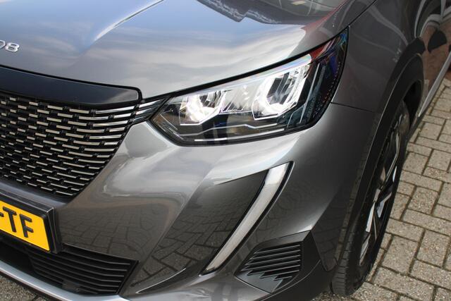 Peugeot 2008 1.2 100PK ALLURE PACK | TREKHAAK | NAVIGATIE | APPLE CARPLAY/ANDROID AUTO | 3-D INSTRUMENTENPANEEL | ACHTERUITRIJ CAMERA | CRUISE CONTROL | LED KOPLAMPEN | CLIMATE CONTROL | 17" LICHTMETALEN VELGEN | DAB+ RADIO |