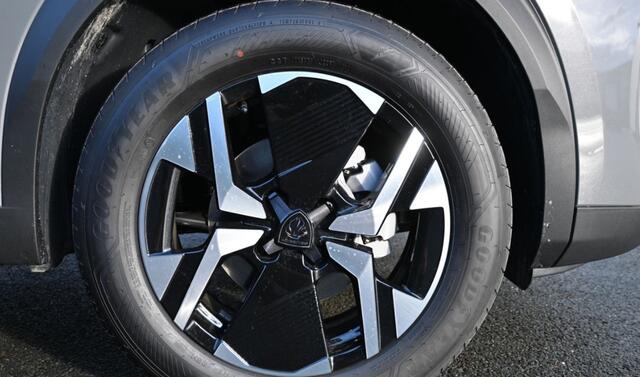 Peugeot 2008 1.2 PureTech Allure Pack 130pk/Stoelverwarming/ECC.