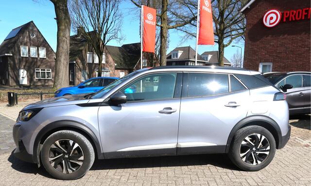 Peugeot 2008 130 Pk Benzine * Luxe Allure * * Navigatie * 3-D Display * Climate & Cruise Control * Achteruitrij Parkeer Camera * ook Apple Car Play / Android * Start Button * Vertkeersbordherkenning * Vingerhoets: Vierde Generatie Eersteklas Service !