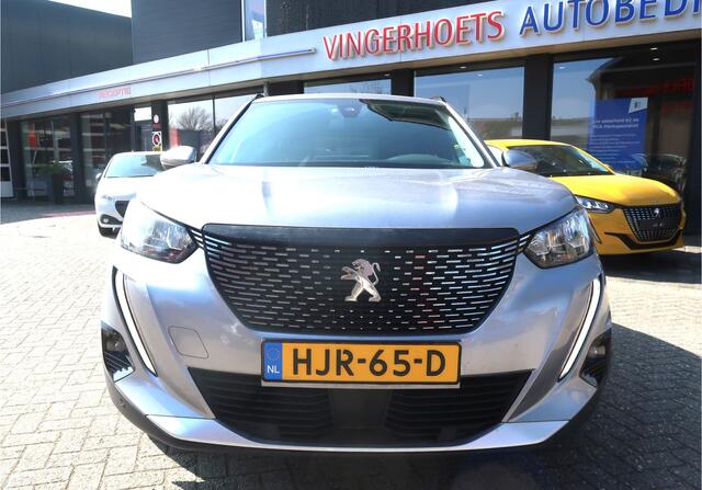 Peugeot 2008 130 Pk Benzine * Luxe Allure * * Navigatie * 3-D Display * Climate & Cruise Control * Achteruitrij Parkeer Camera * ook Apple Car Play / Android * Start Button * Vertkeersbordherkenning * Vingerhoets: Vierde Generatie Eersteklas Service !