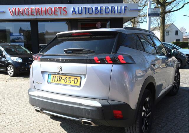 Peugeot 2008 130 Pk Benzine * Luxe Allure * * Navigatie * 3-D Display * Climate & Cruise Control * Achteruitrij Parkeer Camera * ook Apple Car Play / Android * Start Button * Vertkeersbordherkenning * Vingerhoets: Vierde Generatie Eersteklas Service !