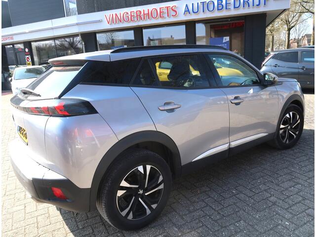 Peugeot 2008 130 Pk Benzine * Luxe Allure * * Navigatie * 3-D Display * Climate & Cruise Control * Achteruitrij Parkeer Camera * ook Apple Car Play / Android * Start Button * Vertkeersbordherkenning * Vingerhoets: Vierde Generatie Eersteklas Service !