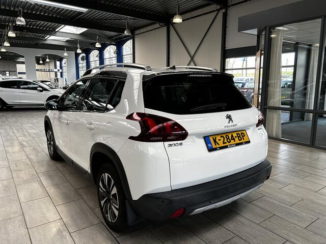 Peugeot 2008 1.2 PureTech 110 pk Allure | Pano | Half leer | Clima | Cruise | 4 seiz banden | Parkeersensoren