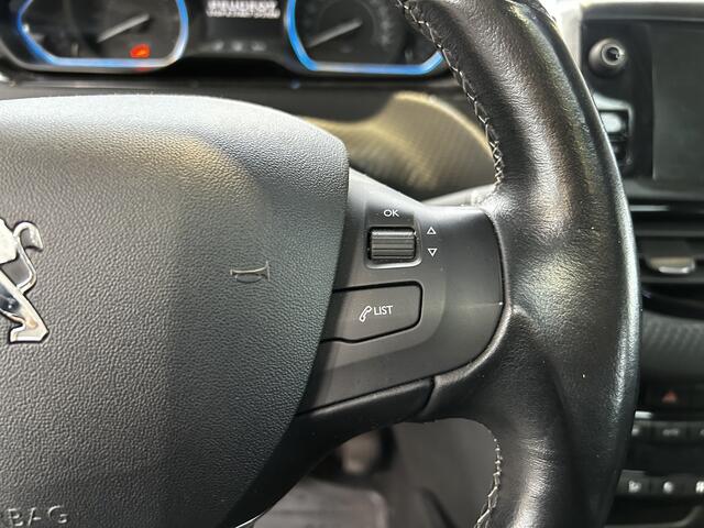 Peugeot 2008 1.2 PureTech 110 pk Allure | Pano | Half leer | Clima | Cruise | 4 seiz banden | Parkeersensoren