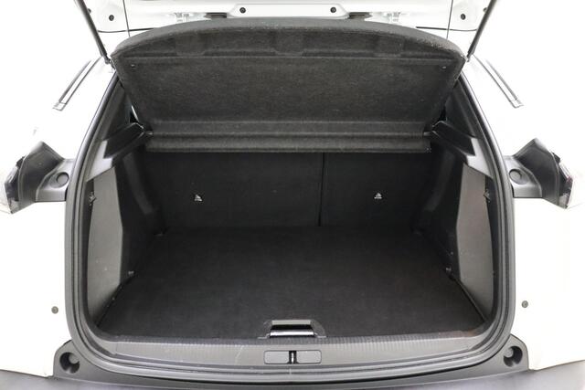Peugeot 2008 1.2 PureTech Allure 100 PK | Handgeschakeld | Trekhaak | Camera | Cruise Control | Airco | Start/stop | Navigatie | Climate Control | 1e eigenaar