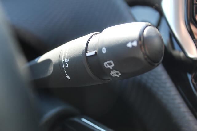 Peugeot 2008 1.2 PureTech Active , Hoge zit Airco , Cruise control ,Trekhaak , Navigatie , Bluetooth Parkeersensoren achter , LED dagrijverlichting