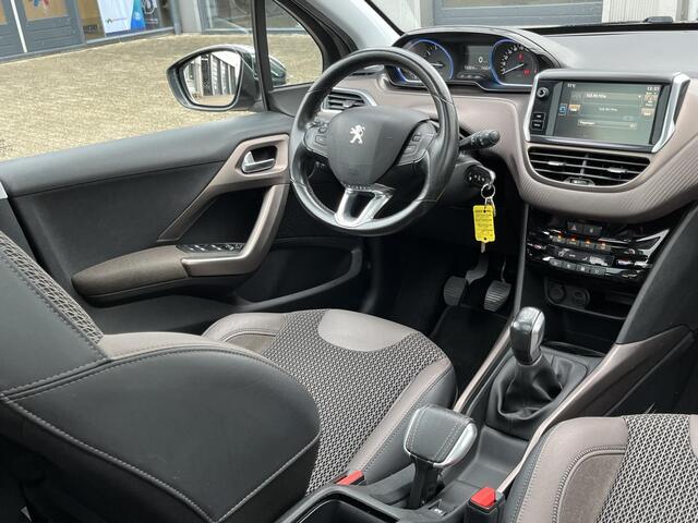 Peugeot 2008 1.2 PureTech Allure | Pano-Dak/Trekh./Full Map Navi/Privacy Glass/Clima/Cruise