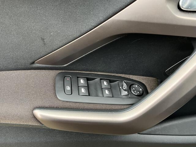 Peugeot 2008 1.2 PureTech Allure | Pano-Dak/Trekh./Full Map Navi/Privacy Glass/Clima/Cruise