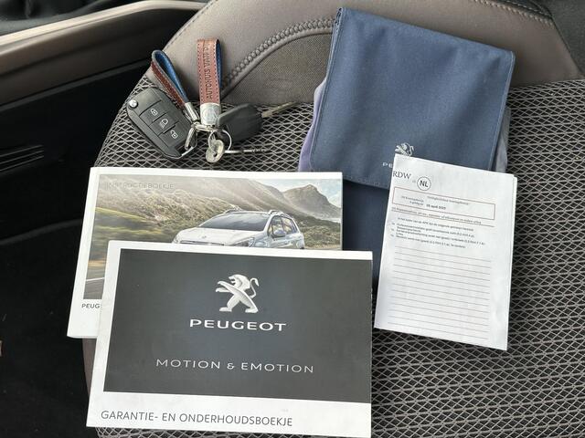 Peugeot 2008 1.2 PureTech Allure | Pano-Dak/Trekh./Full Map Navi/Privacy Glass/Clima/Cruise