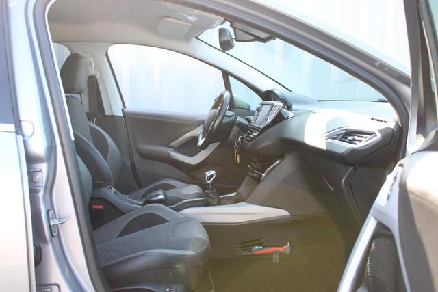 Peugeot 2008 1.2 PureTech GT-Line 130PK Navigatie / Stoelverwarming