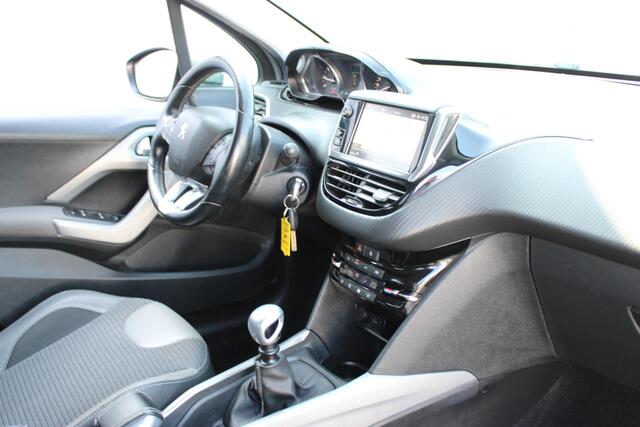 Peugeot 2008 1.2 PureTech GT-Line 130PK Navigatie / Stoelverwarming