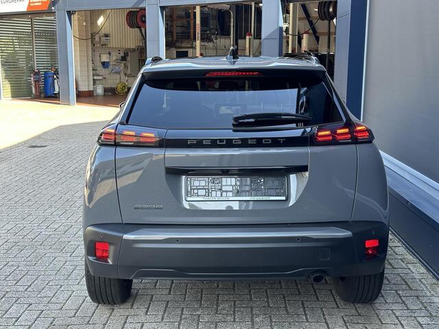 Peugeot 2008 1.2 Turbo 100 PK Allure | Bouwjaar 2025 | Stoelverwarming | Navigatie Via Telefoon | 360 Graden Camera | Keyless Entry /Start | Dode Hoek Detectie | Climate Control | LED Verlichting | Cruise Control Adaptief | 17" Lichtmetalen Velgen | Hoge Zitpositie | 