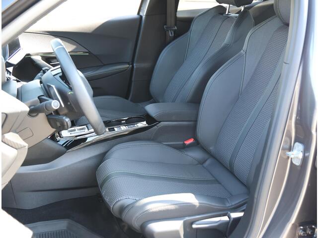 Peugeot 2008 1.2 130PK GT | Camera | Navigatie | StoelVerwarming | 17''LMV | Cruise Control | Climate Control | AppleCarPlay/AndroidAuto | TwoTone |