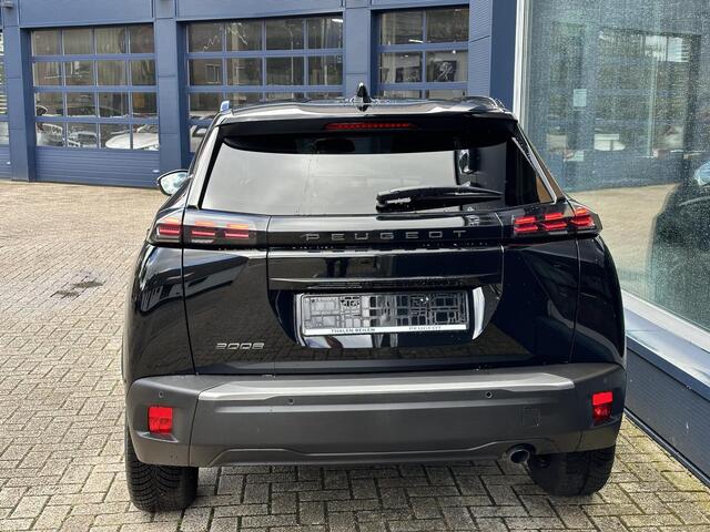 Peugeot 2008 1.2 Turbo 100 PK Allure | Bouwjaar 2025 | Stoelverwarming | Navigatie Via Telefoon | 360 Graden Camera | Keyless Entry /Start | Dode Hoek Detectie | Climate Control | LED Verlichting | Cruise Control Adaptief | 17" Lichtmetalen Velgen | Hoge Zitpositie | 