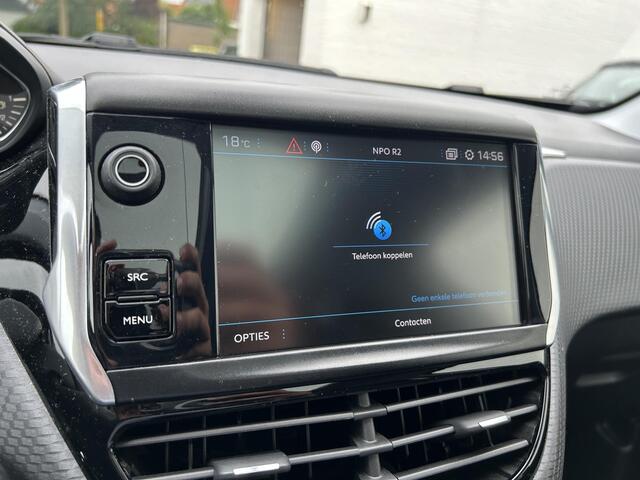 Peugeot 2008 Turbo 110PK GT-line | Navigatie | Climate Control | Panoramadak | 17" Lichtmetalen Velgen | Camera | All Season Banden | Parkeersensoren | Half Lederen Bekleding | LED Dagrijverlichting