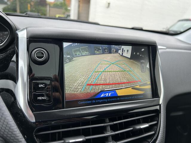 Peugeot 2008 Turbo 110PK GT-line | Navigatie | Climate Control | Panoramadak | 17" Lichtmetalen Velgen | Camera | All Season Banden | Parkeersensoren | Half Lederen Bekleding | LED Dagrijverlichting