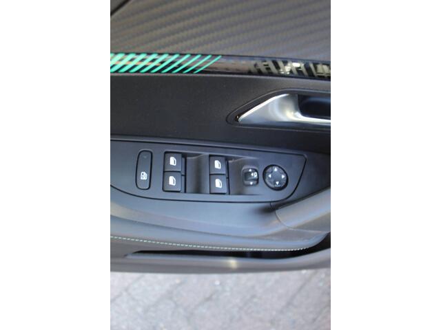 Peugeot 2008 1.2-130pk PureTech Allure AUTOMAAT. , Hoge zit Zo goed als nieuw, slechts 7.500km ! Navigatie, airco, telefoonvoorb. metallic lak, LM wielen, Isofix, Apple Carplay/Android auto etc, etc.