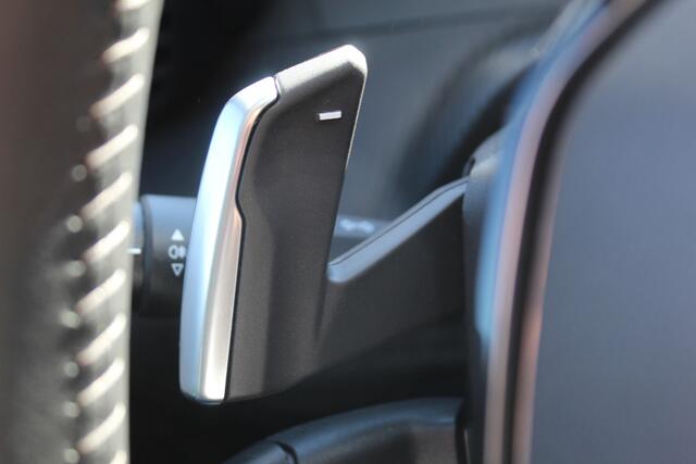 Peugeot 2008 1.2-130pk PureTech Allure AUTOMAAT. , Hoge zit Zo goed als nieuw, slechts 7.500km ! Navigatie, airco, telefoonvoorb. metallic lak, LM wielen, Isofix, Apple Carplay/Android auto etc, etc.