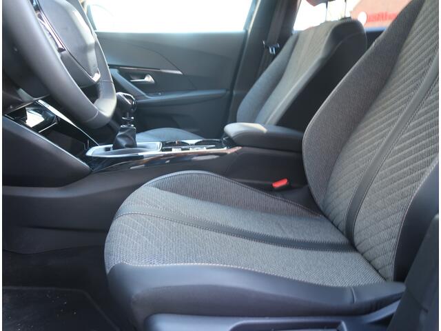 Peugeot 2008 Benzine 100 pk * Luxe Allure * * Navigatie & Spotify via Draadloos Apple Carplay / Android Auto * Dodehoek Bewaking * Voor en Achter Parkeer Camera's * 1/2 Lederen Interieur * Climate & Adaptive Cruise Control * Vingerhoets; Vierde Generatie Eersteklas Se